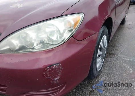 2002 Toyota Camry Le z USA, uszkodzony, nr VIN 4T1BE32K12U527403